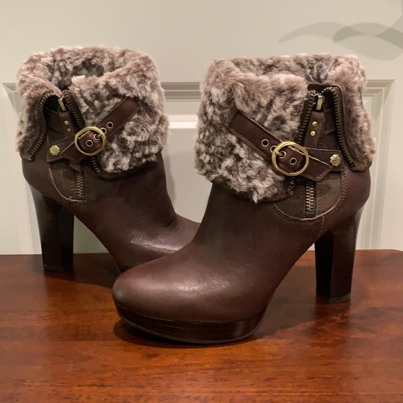 UGG Shoes - UGG SCARLETT BRAND NEW SIZE 6 GORGEOUS SHEEPSKIN BROWN HEELED ANKLE BOOTS